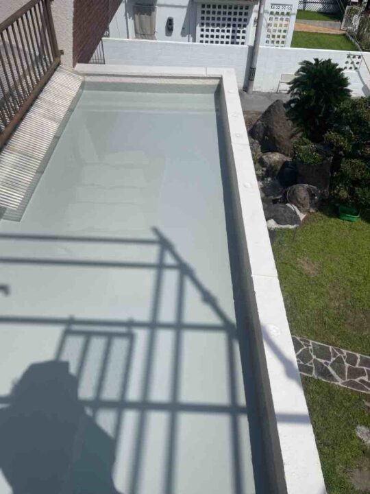 防水材の中塗り・上塗りはホカマペイント